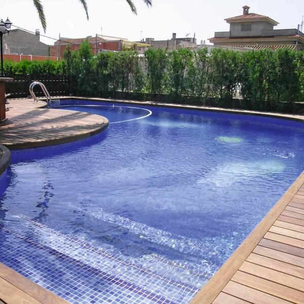 R11-Slip-Resistant-Tiles-Blue-Mosaic-Tiles-15612